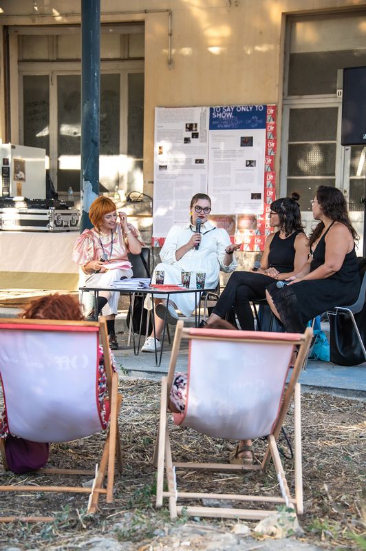 iluminadas round Table