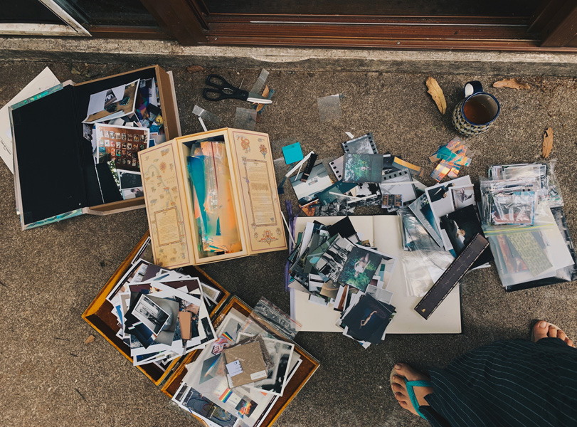 Fotografías en una mesa
